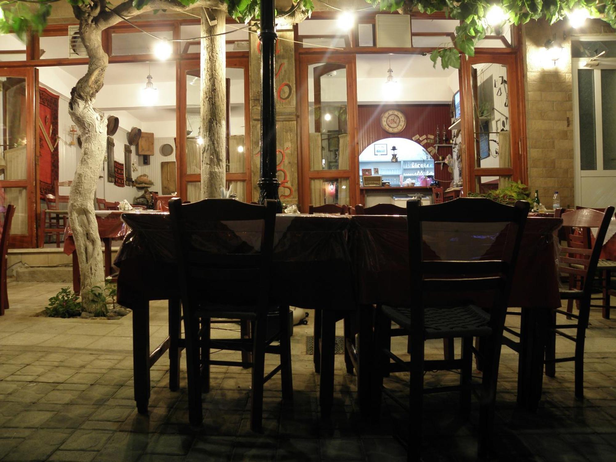 Megim Hotel Палеохора Екстер'єр фото